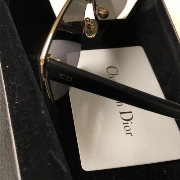 I have two pairs of the same glasses. - Picture 3 of 5